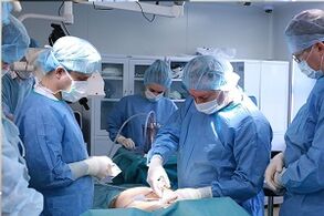 Durchführung einer Brustvergrößerungsoperation